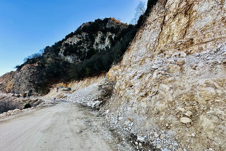Εργασίες 2η επαρχιακή οδός Πηγάδια - Μονολίθι